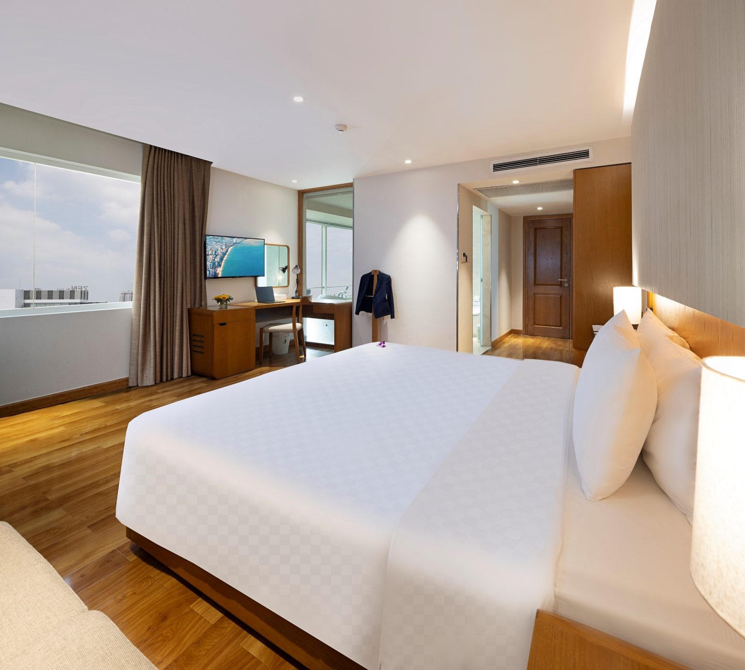 Signature Retreat Suite - Daily Free Afternoon & Minibar