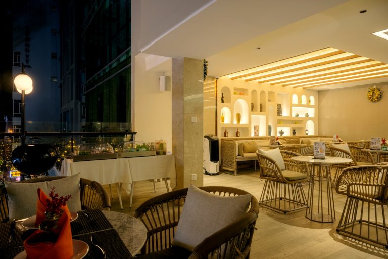 Introducing the restaurant