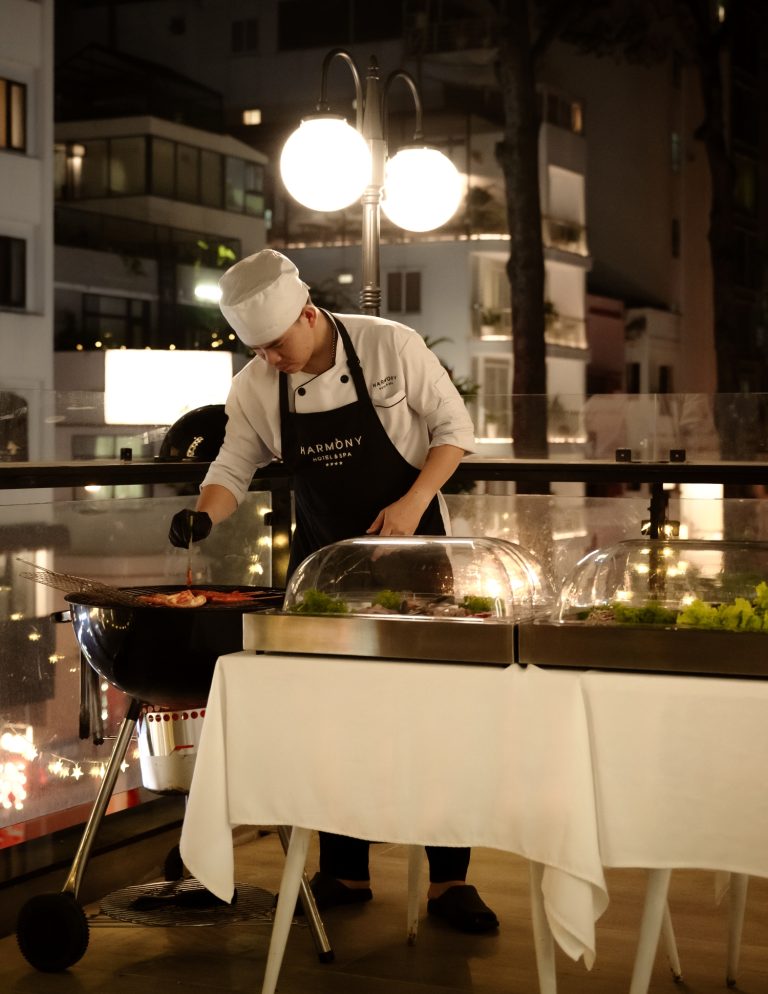 Introducing the restaurant